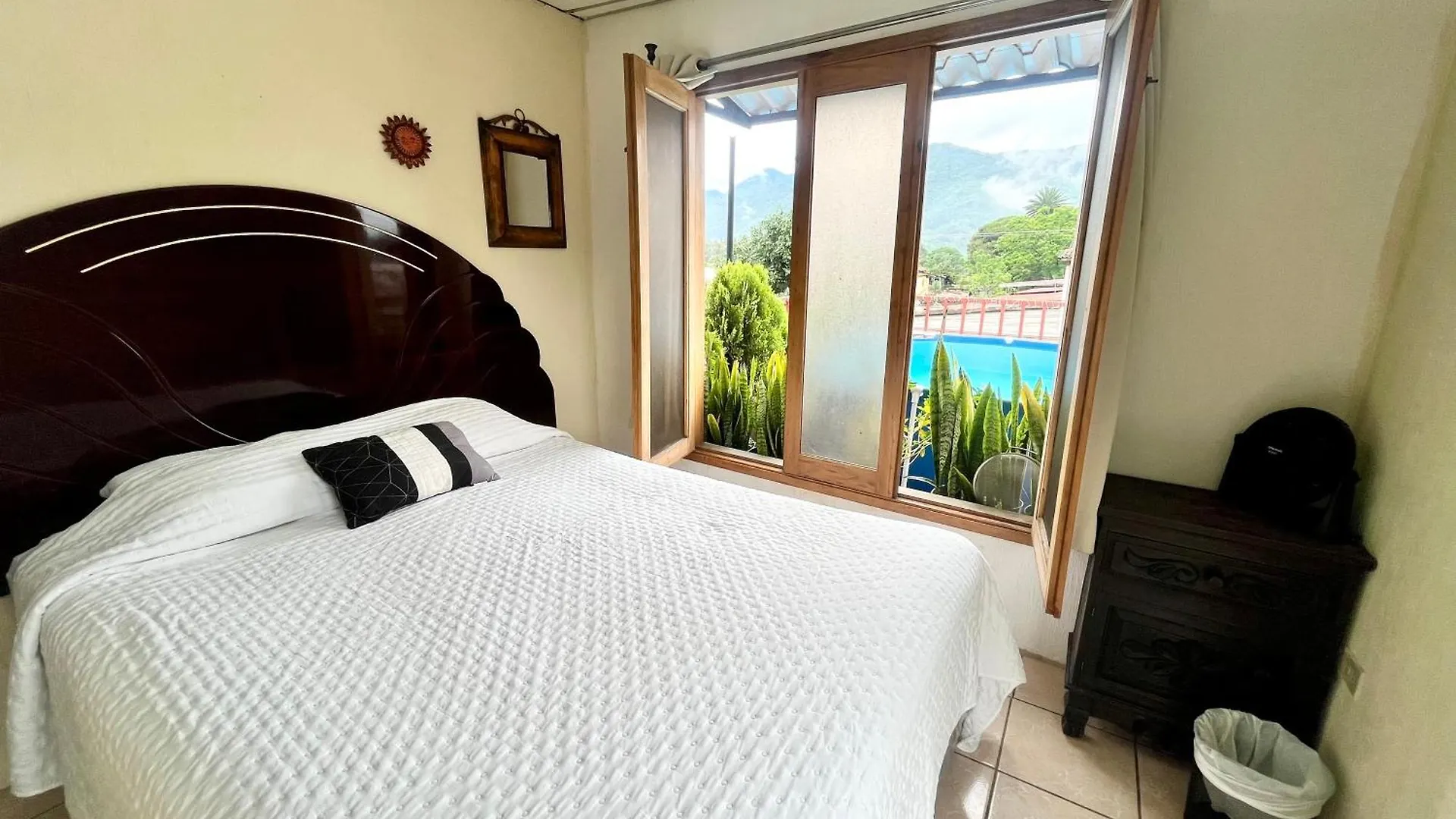 Jireh Guesthouse Антигуа-Гватемала Гватемала