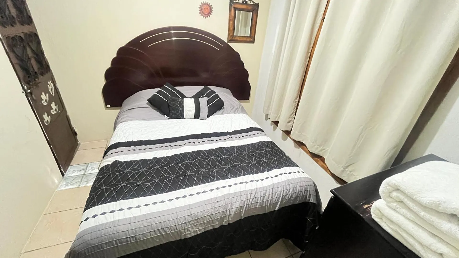 Мини-отель Jireh Guesthouse Антигуа-Гватемала Гватемала