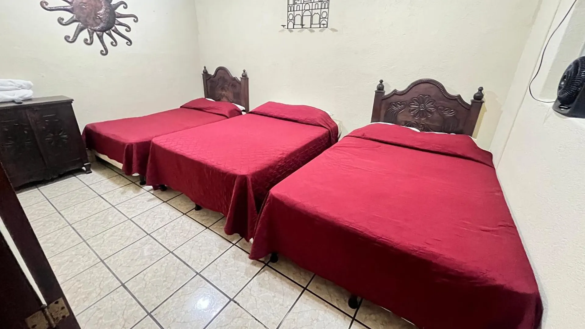 Jireh Guesthouse Антигуа-Гватемала Гватемала